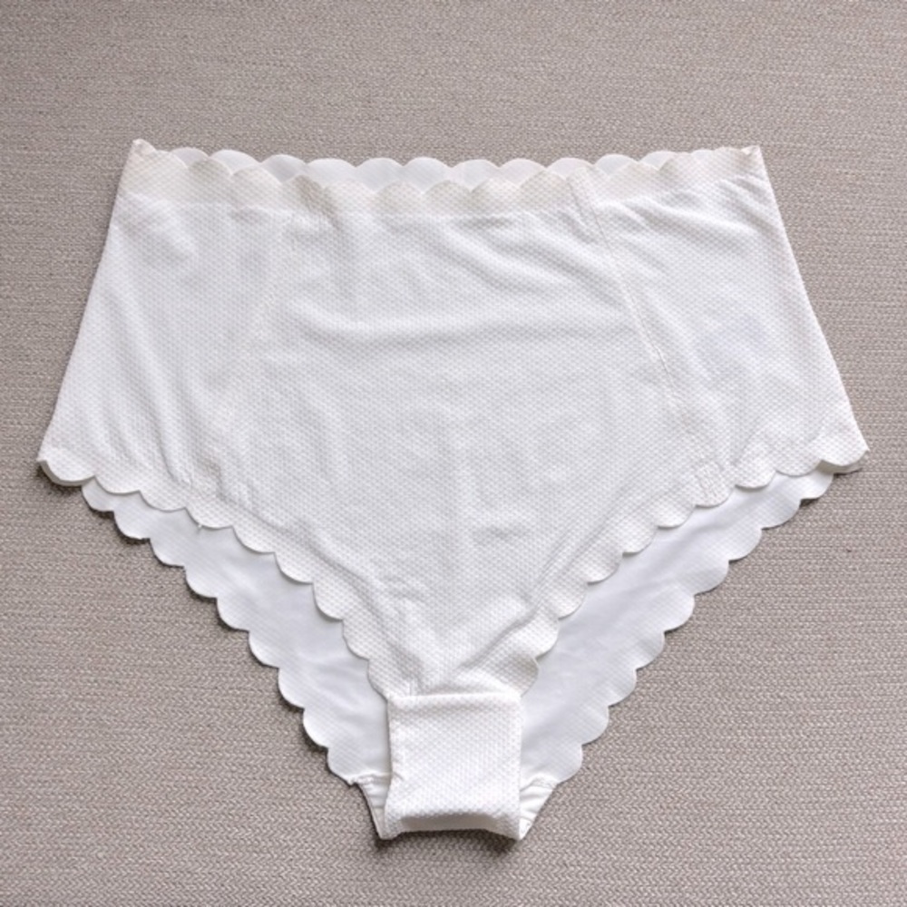 NWOT H&M White  bikini button